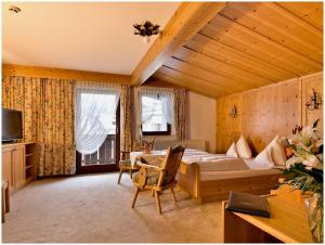 Galería fotográfica de "Quality Hosts Arlberg" Hotel Garni Mössmer en Sankt Anton am Arlberg