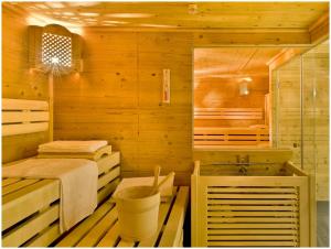 Phòng tắm tại Bikers welcome "Quality Hosts Arlberg Hotel Garni Mössmer"