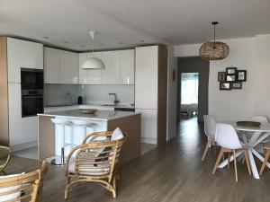 Køkken eller tekøkken på Alvor tendance