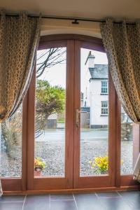 a sliding glass door with a view of a yard at Reayrt Ny Marrey in Kirkmichael