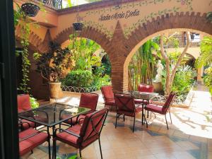 an outdoor patio with tables and chairs and plants at Hotel Casa La Gran Señora in Tequila