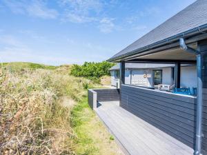 Balkón nebo terasa v ubytování Holiday home Henne XIII
