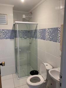 a bathroom with a shower and a toilet and a sink at VISTA DESLUMBRANTE APTO 709 in Ubatuba