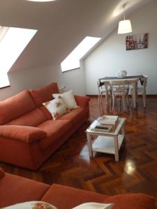 a living room with a couch and a table at El balcón de Padrón in Padrón