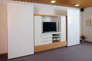 En TV eller et underholdningssystem på Haus Maria Lindenberg