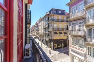 a view from a window of a city street at Hannah's Studios in Porto
