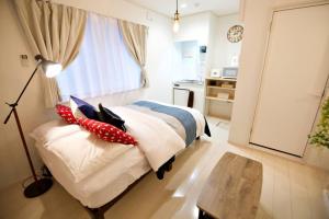 Postel nebo postele na pokoji v ubytování R-Guest Residence 東京浅草 east2