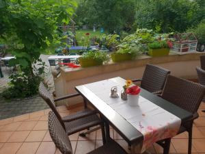 Ein Garten an der Unterkunft Pension Gartner