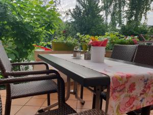 Ein Garten an der Unterkunft Pension Gartner