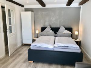 Postel nebo postele na pokoji v ubytování Hof Steinhütten Tiny Rooms