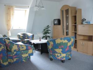 a living room with two chairs and a table at Ferienhof Schwäbe in Lommatzsch +13 photos