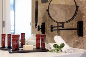 Um banheiro em Coogee Bay Boutique Hotel