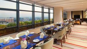 En restaurant eller et spisested på Holiday Inn Taicang City Centre, an IHG Hotel