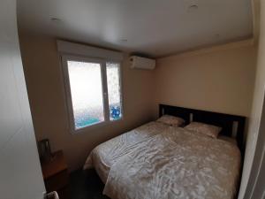 Posteľ alebo postele v izbe v ubytovaní Modern huge appartement, just 100 m from the beach