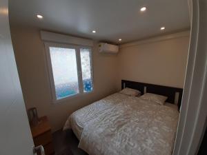 Posteľ alebo postele v izbe v ubytovaní Modern huge appartement, just 100 m from the beach