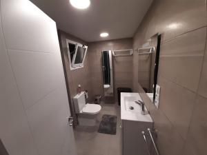 Kúpeľňa v ubytovaní Modern huge appartement, just 100 m from the beach