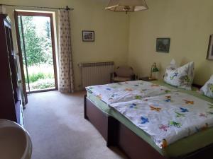 Postel nebo postele na pokoji v ubytování Semmering Villa Sonnenschein