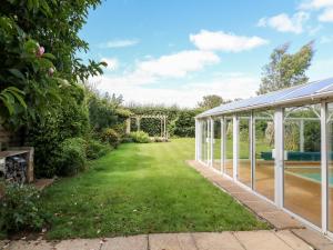 A garden outside Hedgefield House