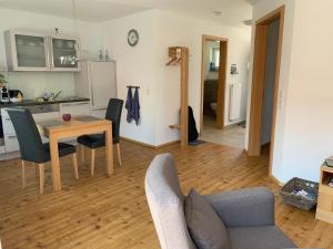 a kitchen and living room with a table and chairs at Businesswohnungen Haag bei A7 in Aalen