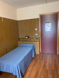 a bedroom with a bed and a desk at Hotel Roma in Aosta