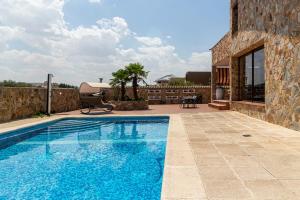 a swimming pool in front of a house at Villa de Lujo en Aranjuez para hasta 16 personas in Aranjuez