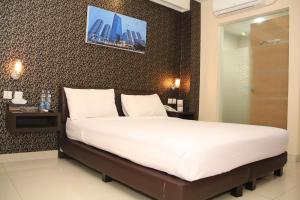 Giường trong phòng chung tại Antoni Hotel