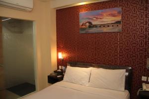 Giường trong phòng chung tại Antoni Hotel