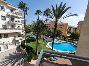 a view of the pool from the balcony of a apartment at La Colina in Albir