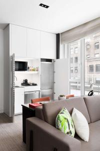 
A kitchen or kitchenette at Andaz 5th Avenue-a concept by Hyatt
