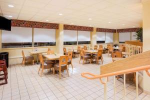 Restoran atau tempat makan lain di La Quinta by Wyndham Charlotte Airport North