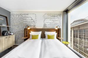 Voodi või voodid majutusasutuse HYPERION Hotel Leipzig toas