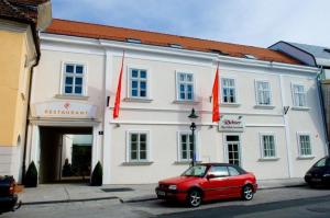 Budova, v ktorej sa hotel nachádza + 20 fotografií