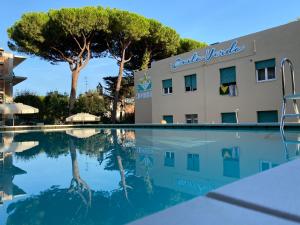 a swimming pool in front of a hotel at Hotel Costa Verde in Castiglioncello