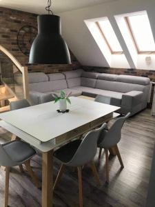 Posedenie v ubytovaní Szklarska Poręba Apartament Podgórze