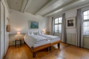 Rúm í herbergi á Romantik Hotel Bären Dürrenroth