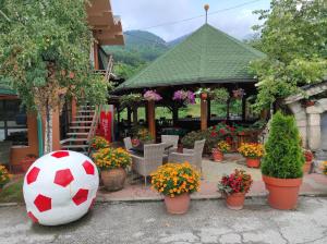 A garden outside Restoran Filipovic
