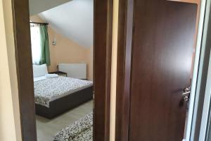 A bed or beds in a room at Restoran Filipovic