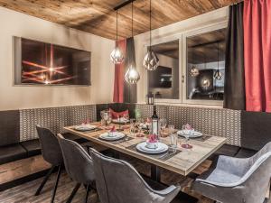 Un restaurant sau alt loc unde se poate mânca la Chalet Montafon by Interhome