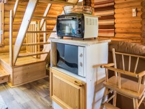 a microwave on top of a refrigerator in a cabin at Holiday Home Vuokatticottage c by Interhome in Vuokatti +26 photos
