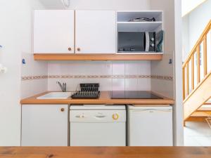 Kuchyň nebo kuchyňský kout v ubytování Holiday Home Les Hautes Folies-7 by Interhome