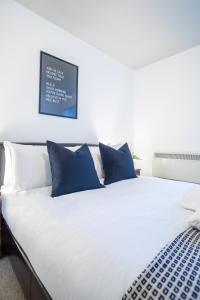 Stylish 2 Bedroom - IQuarter Apartment