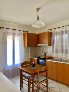 Kuchyňa alebo kuchynka v ubytovaní Ifigenia Apartments