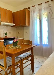 Kuchyňa alebo kuchynka v ubytovaní Ifigenia Apartments