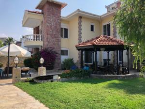 a house with a patio with a table and an umbrella at Dreamhome in Alanya