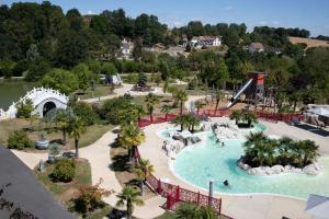 Bazén v ubytování Les Pagodes de Beauval nebo v jeho okolí
