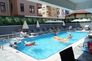 Bazén v ubytování Aslan Sand & City Hotel nebo v jeho okolí