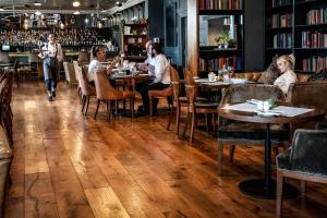 Um restaurante ou outro lugar para comer em The Address Cork (formerly Ambassador Hotel & Health Club)
