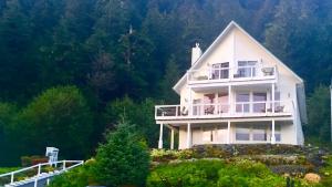 Gallery image of Kelli Creek Cottage - REDUCED PRICE ON TOURS in Juneau