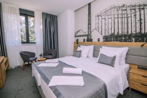 Ένα ή περισσότερα κρεβάτια σε δωμάτιο στο Hotel Salis
