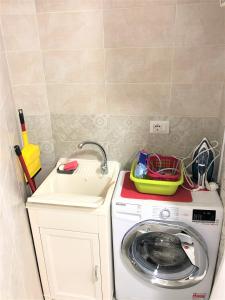 レトイアンニにあるSea Beach Taormina Apartmentのギャラリーの写真